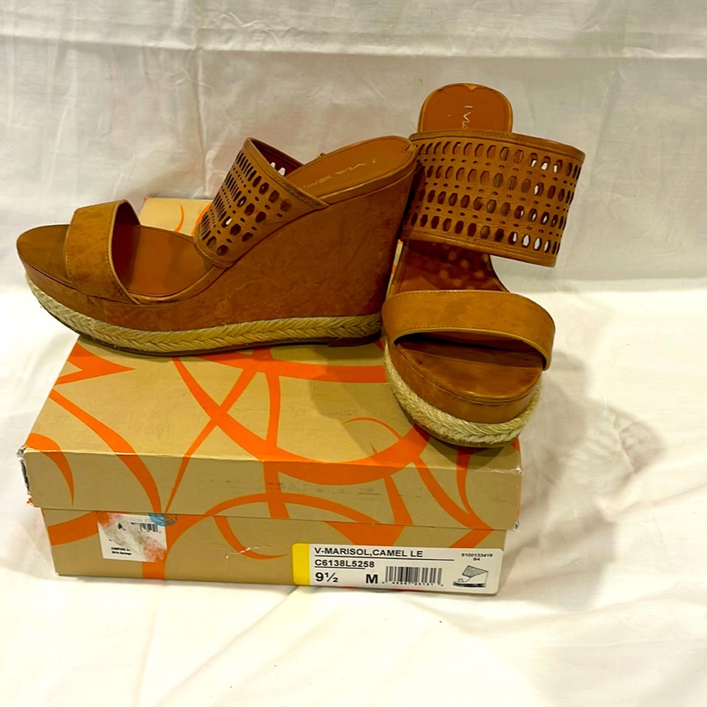 Via Spiga tan leather wedge slide
